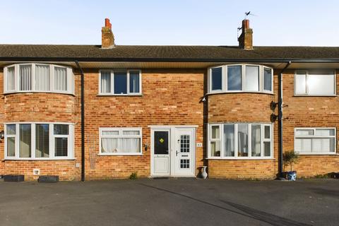 2 bedroom flat for sale, Warwick Road,  Lytham St. Annes, FY8