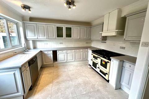 4 The Green, Fetcham, Leatherhead, KT22 9XE