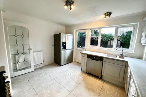 4 The Green, Fetcham, Leatherhead, KT22 9XE