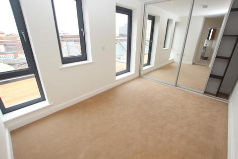 2 bedroom apartment to rent, Chertsey Road, Woking GU21