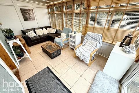8 Chapmans Close, Irchester, Wellingborough, NN29 7EQ