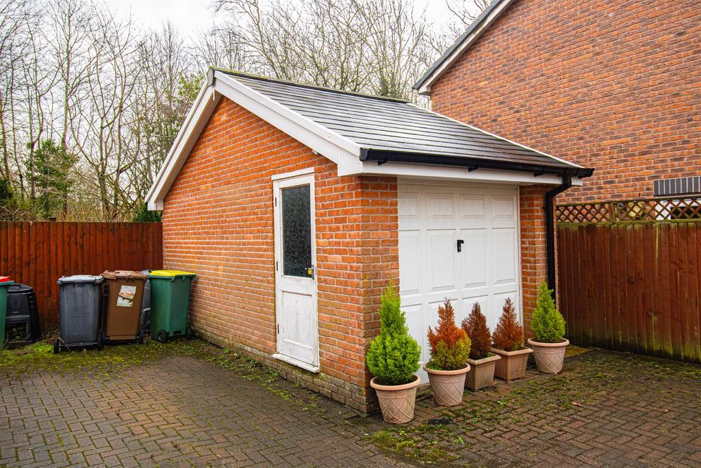 Detached Garage