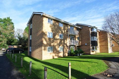 3 bedroom apartment for sale, Cedar Drive, Sunningdale SL5