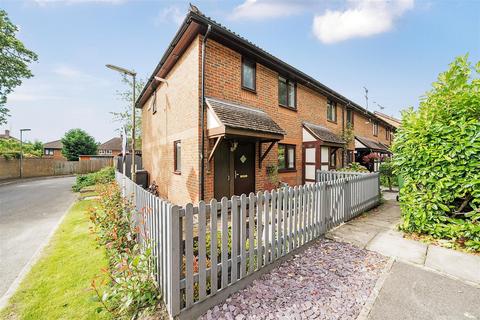 3 bedroom end of terrace house for sale, Medhurst Close, Chobham, Woking GU24