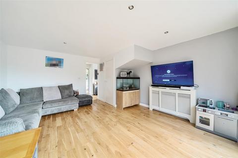 3 bedroom end of terrace house for sale, Medhurst Close, Chobham, Woking GU24