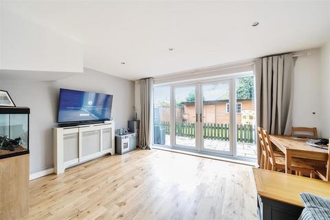 3 bedroom end of terrace house for sale, Medhurst Close, Chobham, Woking GU24