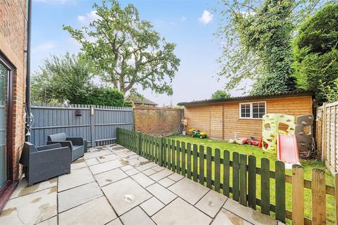 3 bedroom end of terrace house for sale, Medhurst Close, Chobham, Woking GU24