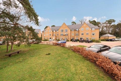 2 bedroom apartment for sale, Queenswood Crescent, Egham TW20