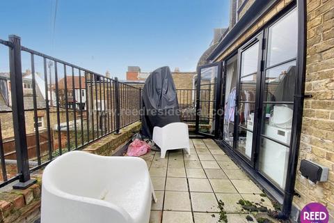 1 bedroom flat to rent, Leigh Broadway, Leigh On Sea