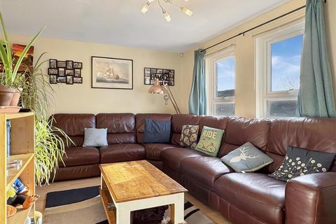 2 bedroom flat for sale, Augustus Close, Cambridge CB4