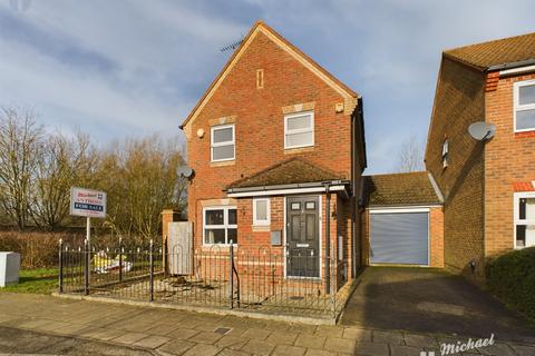 3 bedroom detached house for sale, Sandhill Way, Aylesbury