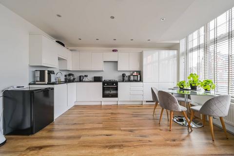 2 bedroom flat for sale, Colney Hatch Lane, Muswell Hill, London, N10