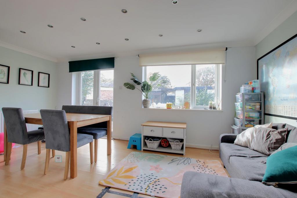 Dining/family room