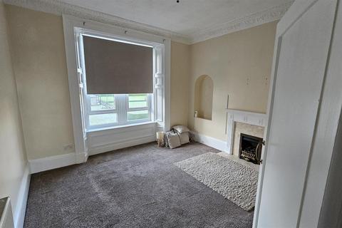 2 bedroom house to rent, Bank Street, Greenock PA15