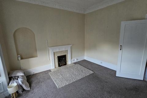 2 bedroom house to rent, Bank Street, Greenock PA15