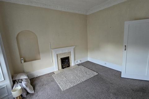 2 bedroom house to rent, Bank Street, Greenock PA15