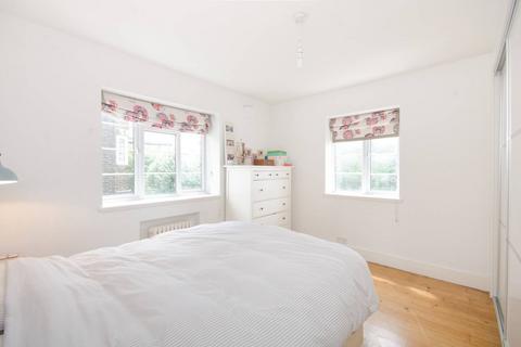 3 bedroom flat to rent, Streatham High Road, Streatham Hill, London, SW16