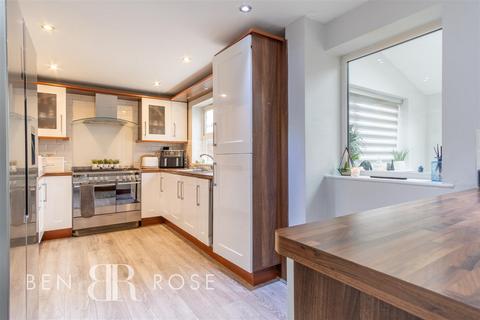 12 Birkdale Close, Euxton, Chorley, PR7 6FP