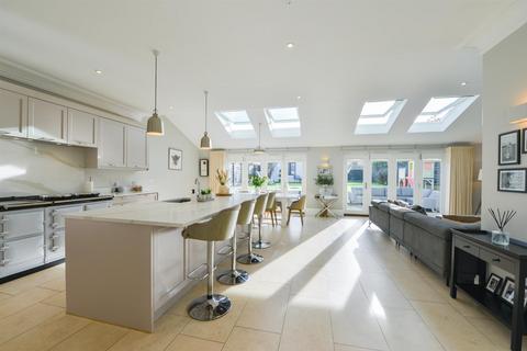 5 bedroom detached house for sale, Marine Parade, Whitstable