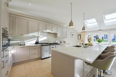 5 bedroom detached house for sale, Marine Parade, Whitstable