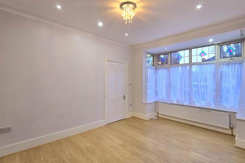 4 bedroom terraced house to rent, Wellington Road, Enfield