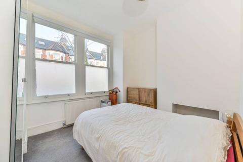 2 bedroom flat to rent, Taybridge Road, Clapham Common North Side, London, SW11