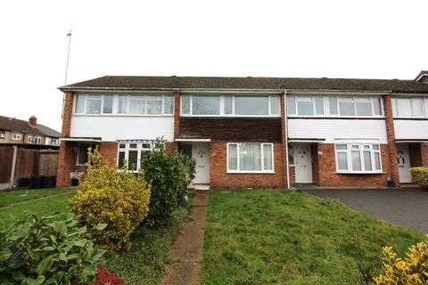 3 bedroom terraced house to rent, West Malling Way, RM12