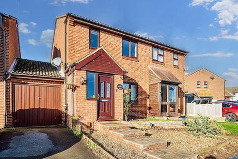 3 bedroom semi-detached house for sale, The Bentleys, Southend-On-Sea, SS2