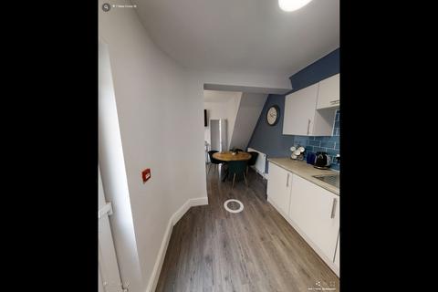 1 bedroom house of multiple occupation to rent, New Cross Street, Salford M5