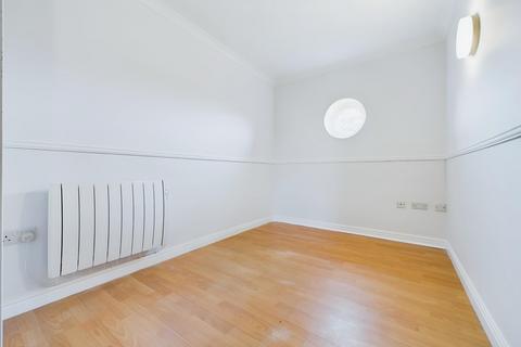 74 Fakenham Drive, Hereford, HR4 9UQ