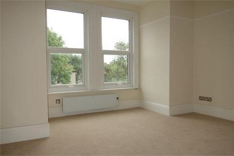 Studio to rent, Canham Road, South Norwood