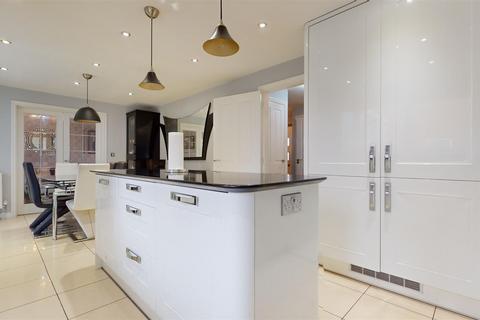 4 bedroom detached house for sale, Southwold Crescent, Milton Keynes MK10