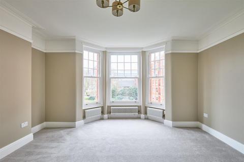 3 bedroom flat to rent, Lower Richmond Road, Putney, SW15