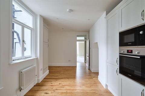 3 bedroom flat to rent, Lower Richmond Road, Putney, SW15