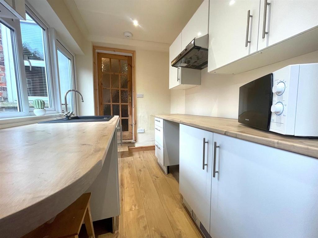 Kitchen 2.jpg