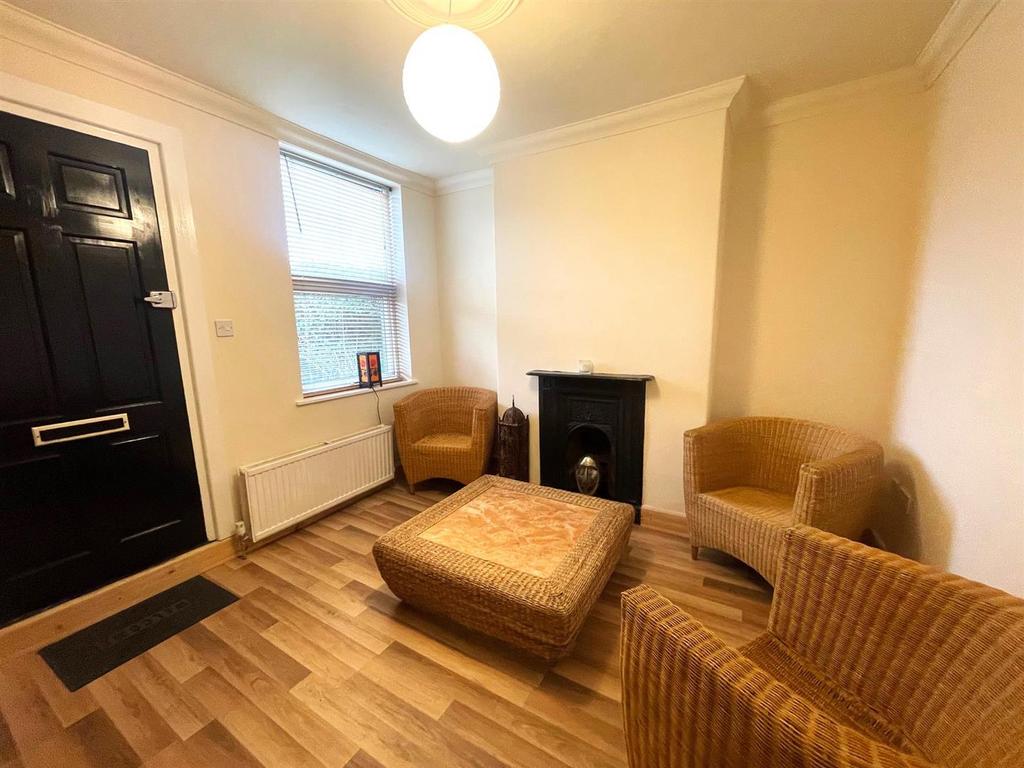 Lounge 1.jpg