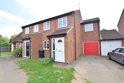 3 bedroom end of terrace house for sale, Maraschino Crescent, Colchester, CO2