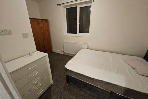 House share to rent, Downham Way Bromley, London