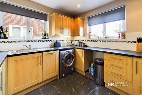 2 bedroom maisonette for sale, West Ewell KT19