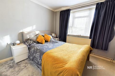 12 Kelvin Close, Epsom, KT19 9JE