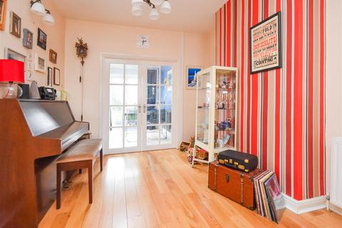 111 Blackburn Avenue, Wolverhampton, WV6 9JT