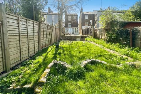 9 Saunders Road, London, SE18 1NT