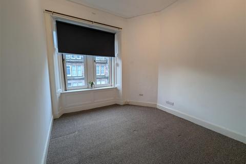 2 bedroom flat to rent, John Street, Gourock PA19