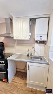 2 bedroom terraced house to rent, Durham Road, Feltham TW14