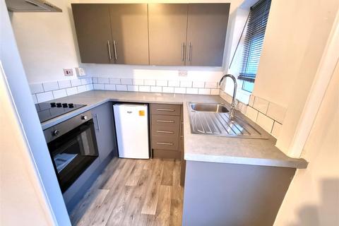 1 bedroom apartment to rent, Fieldway Ave, Rodley