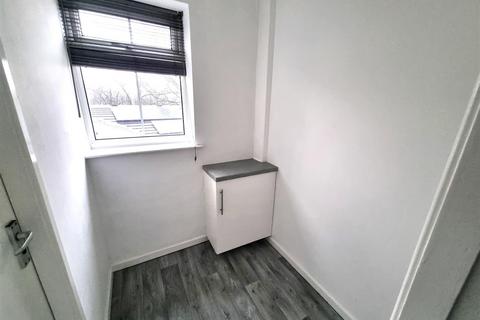 1 bedroom apartment to rent, Fieldway Ave, Rodley