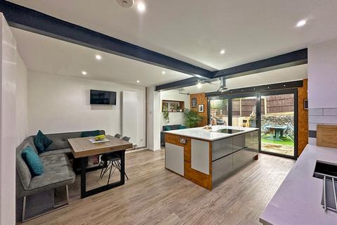 46 Redcliffe Drive, Wombourne, Wolverhampton, WV5 0JE