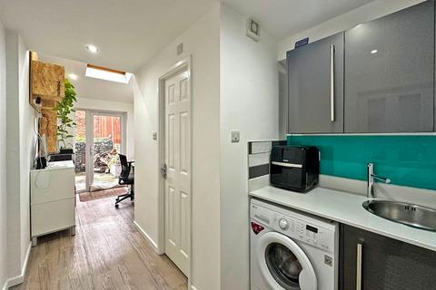46 Redcliffe Drive, Wombourne, Wolverhampton, WV5 0JE