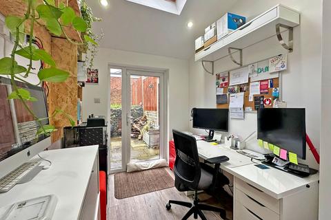 46 Redcliffe Drive, Wombourne, Wolverhampton, WV5 0JE