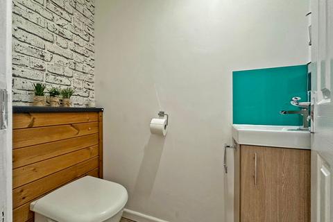 46 Redcliffe Drive, Wombourne, Wolverhampton, WV5 0JE